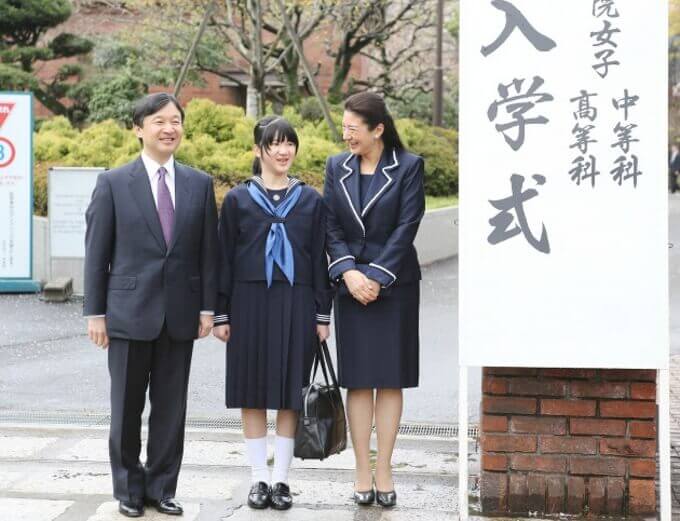 星蘭ひとみは皇室御用達でもある学習院女子高等科の出身