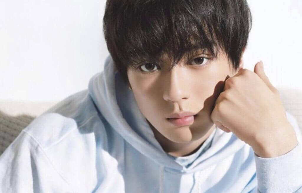 新田真剣佑が沖縄デートしていた熱愛彼女は誰?