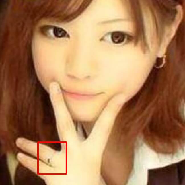 西野七瀬_プリクラ_左手薬指に指輪